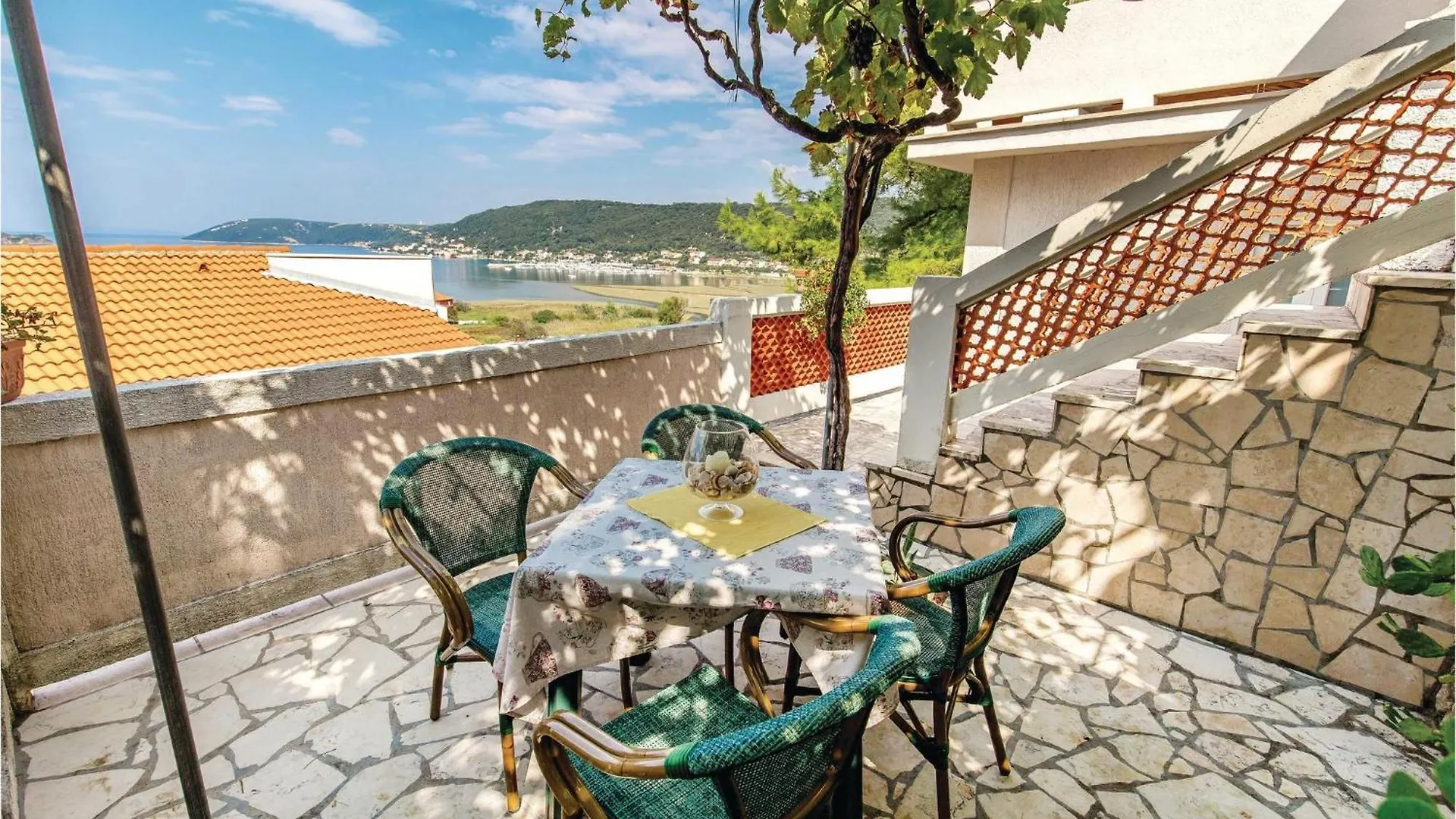 1 Bedroom Awesome Apartment In Supetarska Draga
