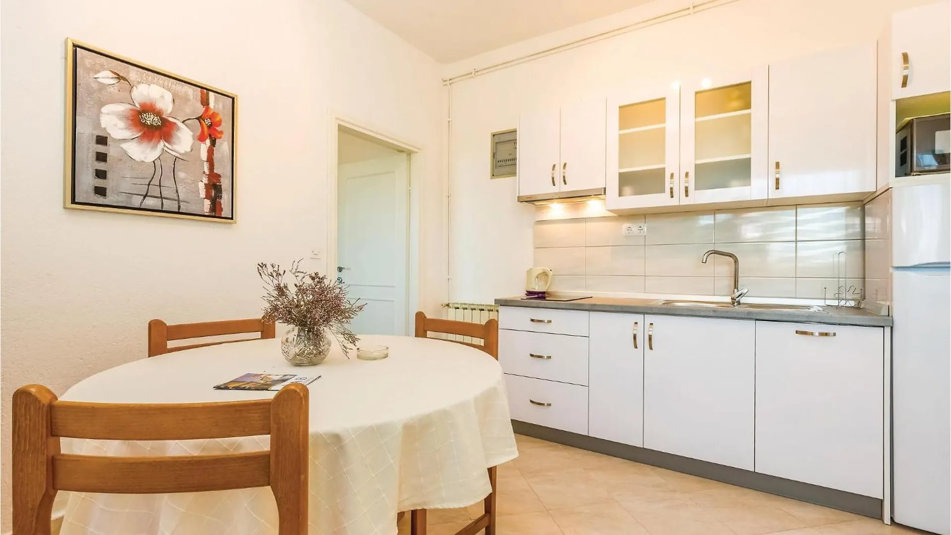 1 Bedroom Awesome Apartment In Supetarska Draga 0*,