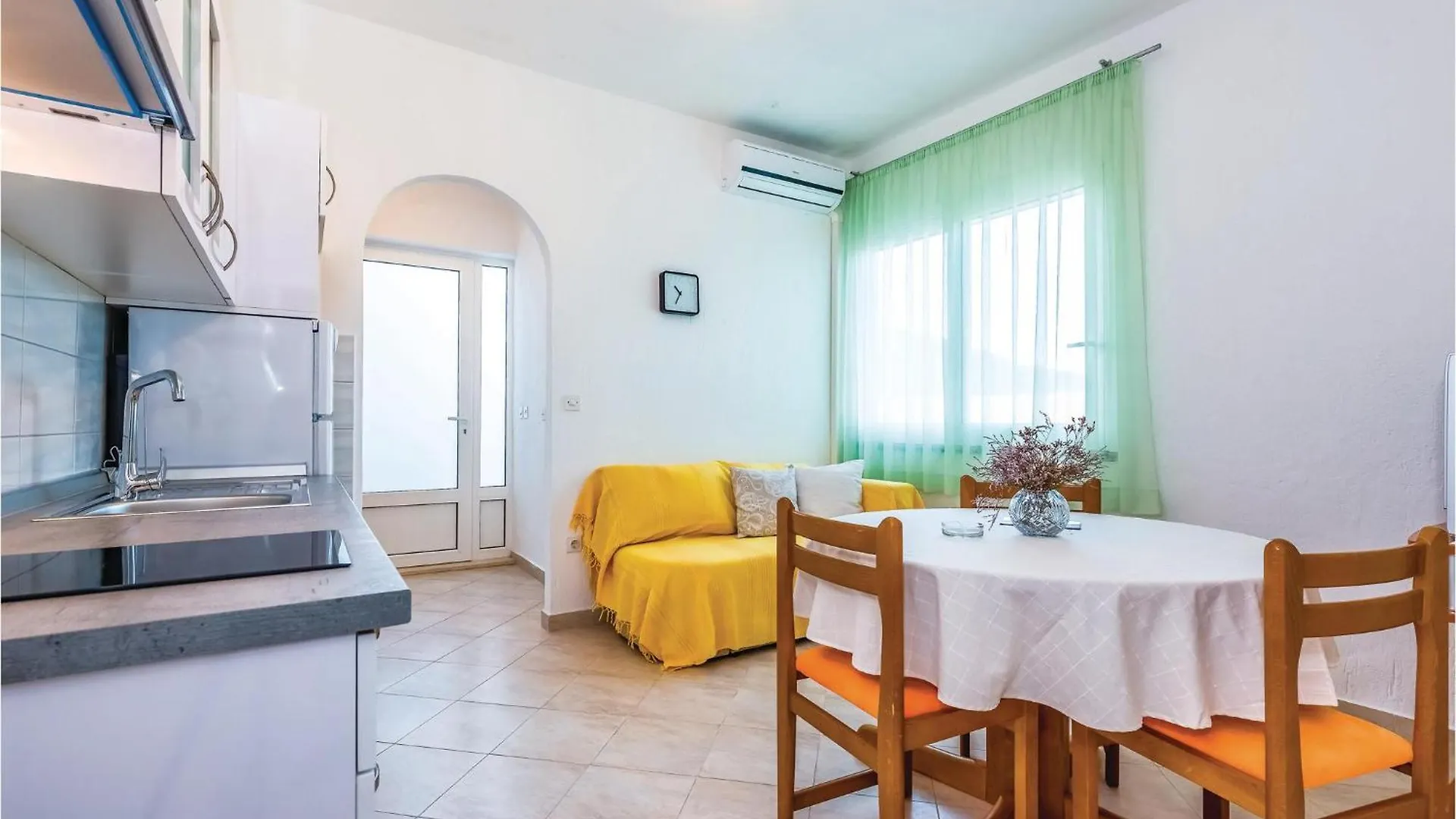 Awesome apartment in Supetarska Draga with 1 Bedrooms&WiFi